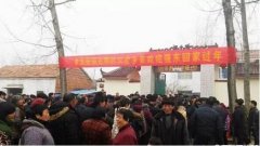刘强东屌丝逆袭记昔时就背了76个茶叶蛋和500块打